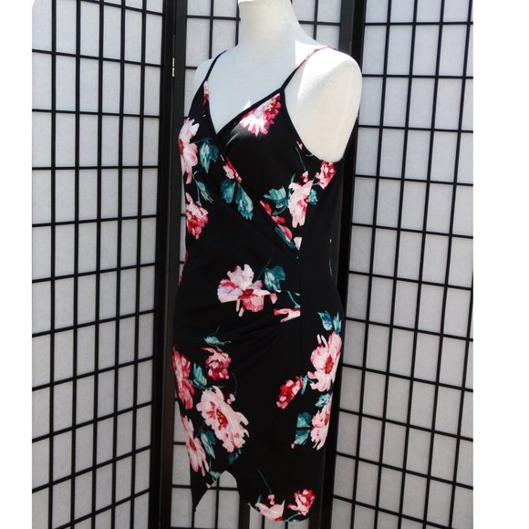 Floral Print V-Neck Cinched Size Chic Mini Dress - Picture 5 of 7